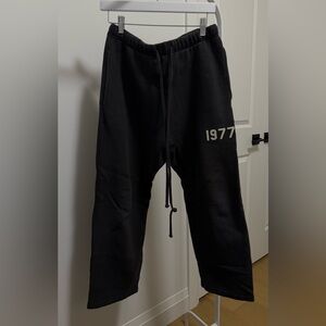 Fear of god essentials sweat pants